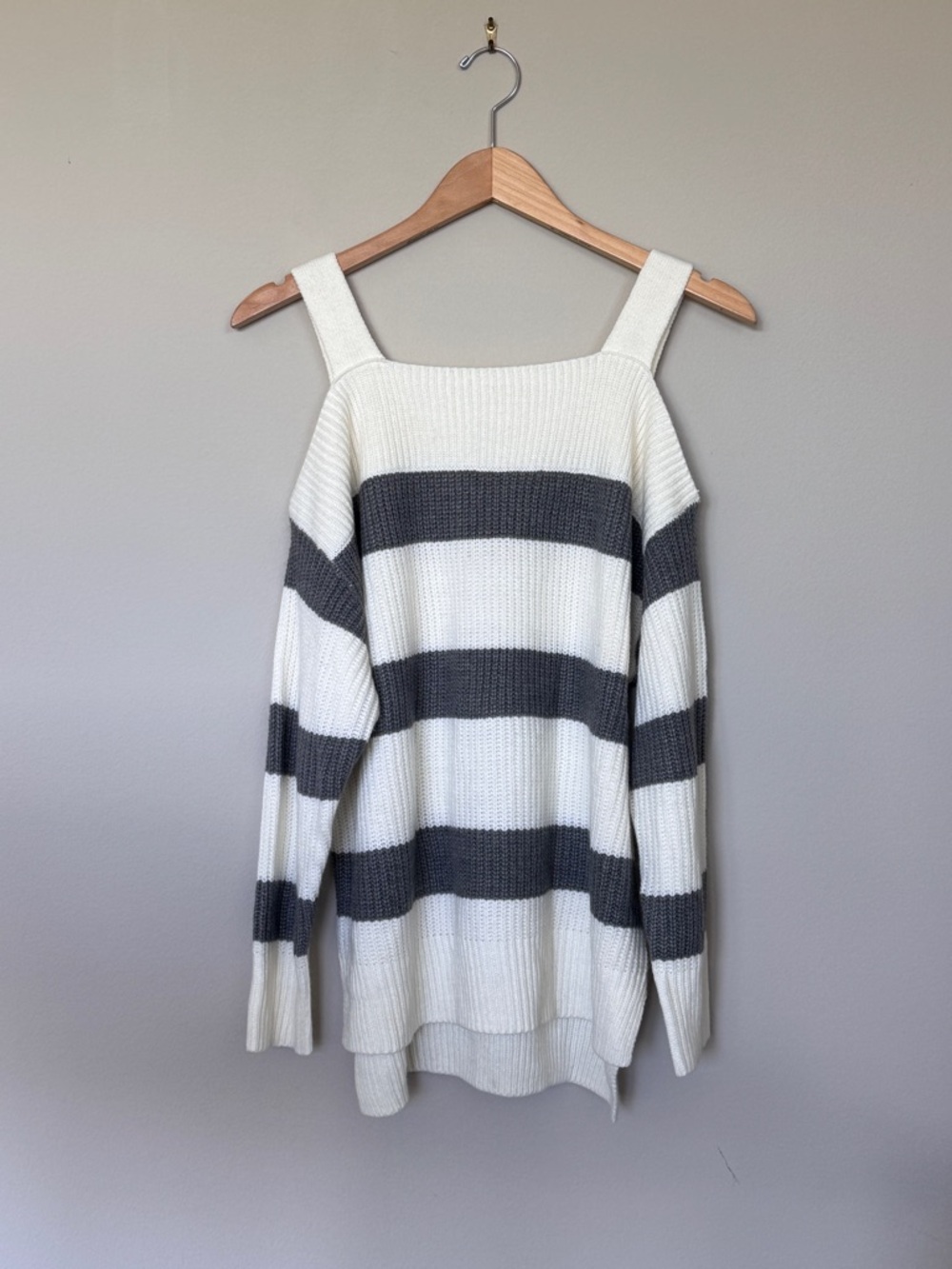 SOHO New York & Company Cold Shoulder Sweater Striped Knit Top Size M White Gray